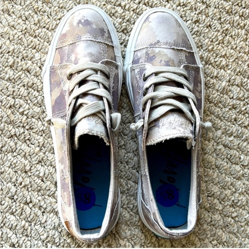 Stylish Kids' Sneakers in Beige and Gray